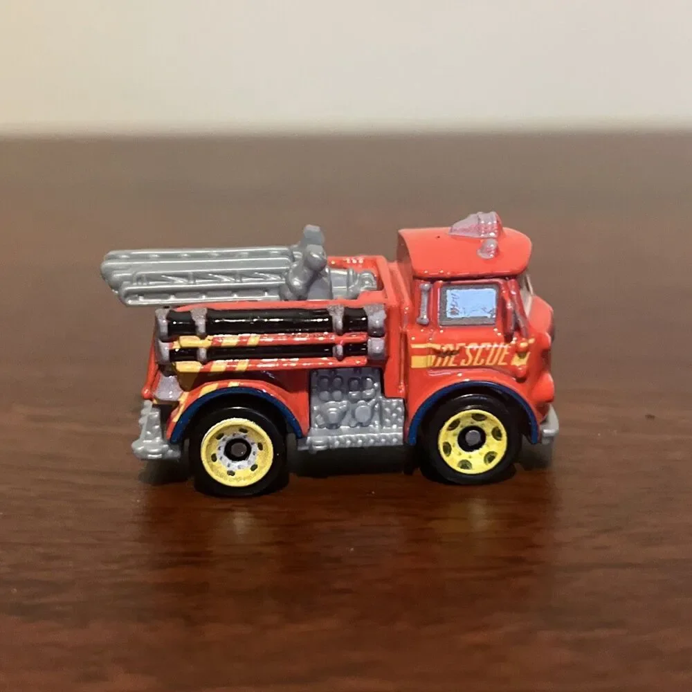 Disney Pixar Cars Mini Racers Race & Rescue - Red Fire Truck